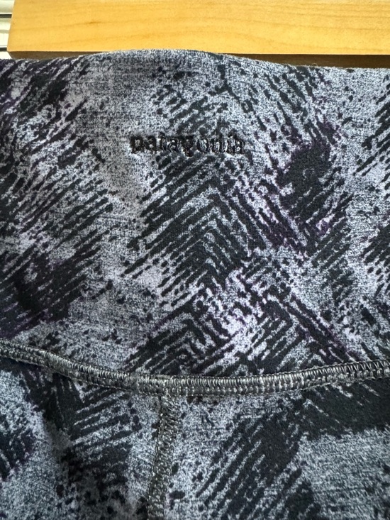Patagonia Black and Purple Patterned Capri Leggings - Picture 4 of 5